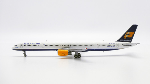 JC Wings Icelandair Boeing 757-300 Reg: TF-FIX With Antenna XX40459 1:400