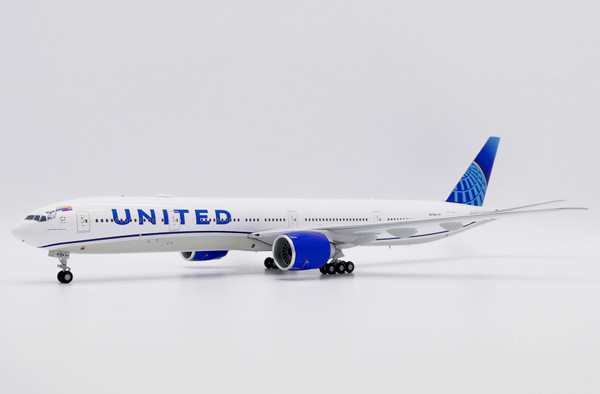 JC Wings United Airlines Boeing 777-300ER "Sydney World Pride" Reg: N2749U With Stand XX20423 1:200