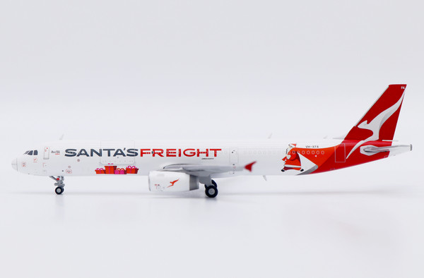 JC Wings Qantas Freight Airbus A321(P2F) "Santa's Freight" Reg: VH-XF4 With Antenna XX40613 1:400