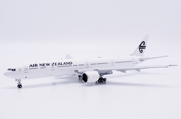 JC Wings Air New Zealand Boeing 777-300ER "All White" Reg: ZK-OKU "Flaps Down" With Antenna XX40646A 1:400