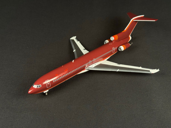 Braniff International Airways Boeing 727-2B7 N404BN with stand IF722BI0623  1:200 (PAINT SMUDGE)