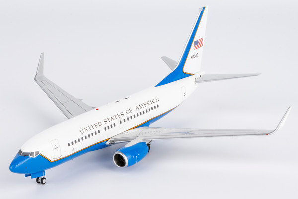 USA - Air Force C-40C (737-700 BBJ) 09-0540 with stand 05017 1:200