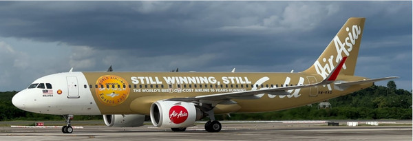JC Wings Air Asia Airbus A320NEO "Still Winning, Still Gold" Reg: 9M-RAQ With Antenna XX40776 Scale 1:400