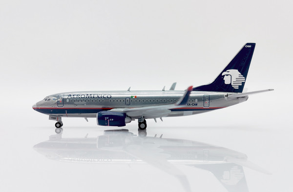 JC Wings Aeromexico Boeing 737-700 Polished XA-CAM XX40027 Scale 1:400
