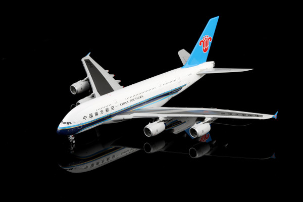 SQ Wings China Southern Airlines Airbus A380 B-6139 L2007 Scale 1:200