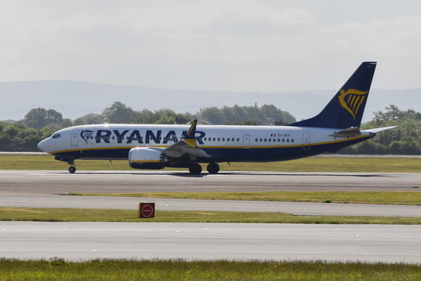 Phoenix Model Ryanair Boeing 737 MAX 8 EI-IKY 12037 Scale 1:400