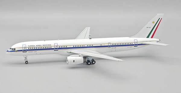InFlight200 Mexico Air Force Boeing 757-200 Reg: XC-UJM IF752TP01 1:200 with stand