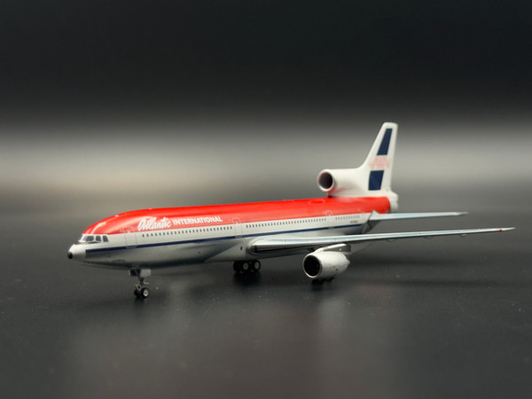Atlantic International L-1011-1  N330EA 10010 1:400 (MISSING ANTENNA)