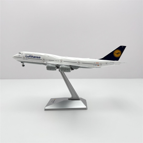 YY Wings Lufthansa Boeing 747-8 Reg: D-ABYP YY74807 Scale 1:400