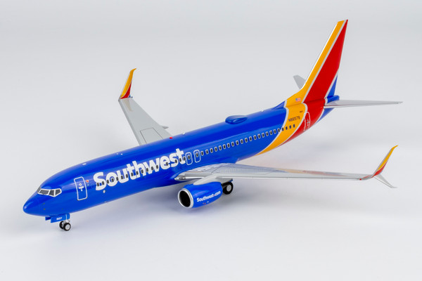 NG Model Southwest Airlines Boeing 737-800 Reg: N8657B Heart livery with halogen landing lights; with scimitar winglets 08073 1:200