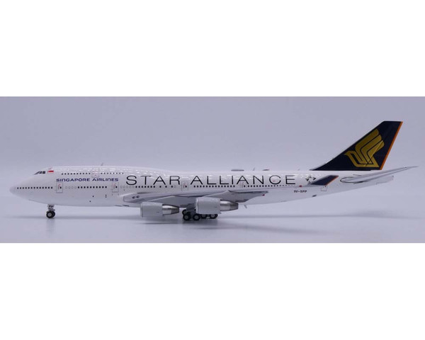 Singapore Airlines Boeing 747-400 "Star Alliance" Reg: 9V-SPP XX40701 Scale 1:400