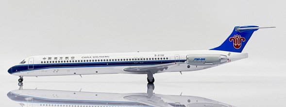 JC Wings China Southern Airlines McDonnell Douglas MD-82 Reg: B-2132 KJ-MD82-025 1:200 With Stand