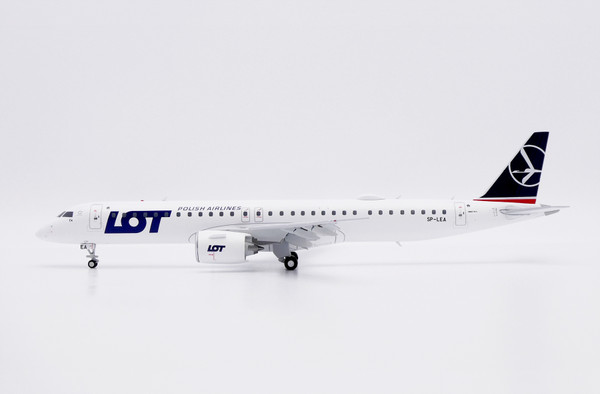 JC Wings LOT Polish Airlines Embraer E195-E2 Reg: SP-LEA (Flaps Down) XX20872A 1:200