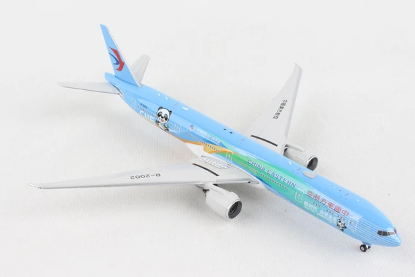 Phoenix Model CHINA EASTERN B777-300ER (CEII LIVERY) B-2002 PH4CES2059 1:400