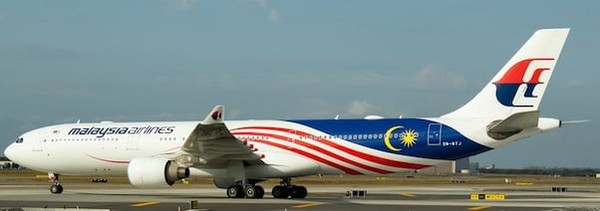 Phoenix Model MALAYSIA AIRLINES A330-300 (CURRENT LIVERY) 9M-MTJ PH4MAS2087 1:400