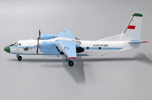 AviaBoss Aeroflot Soviet Antonov An-26 CCCP-47325 A2025 1:200