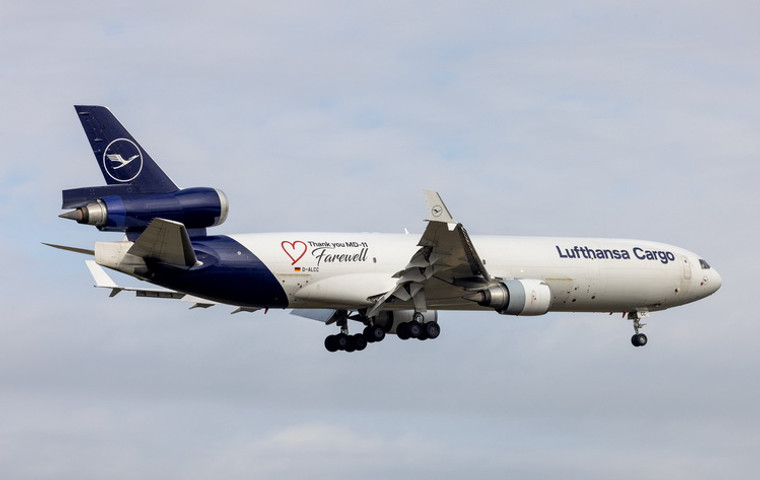 Phoenix Lufthansa Cargo MD-11F D-ALCC "Farewell" PH4DLH2329 1:400