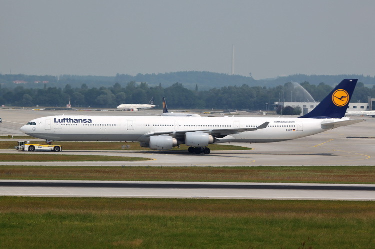 Lufthansa A340-600 D-AIHP PH4DLH2370 1:400
