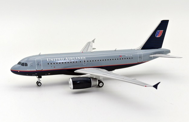 Inflight200 United Airlines Airbus A319-131 N820UA with stand IF319UA0523 1:200