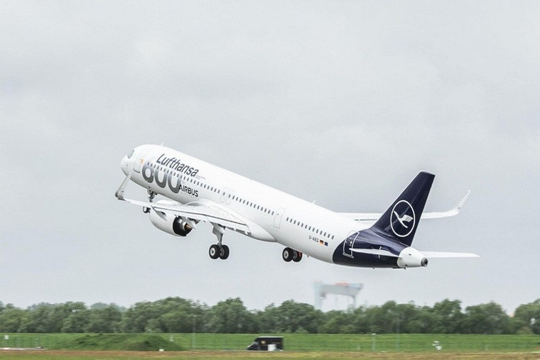 Phoenix Lufthansa Airbus A321neo D-AIEQ Lufthansa's 600th Airbus Aircraft PH04540 1:400