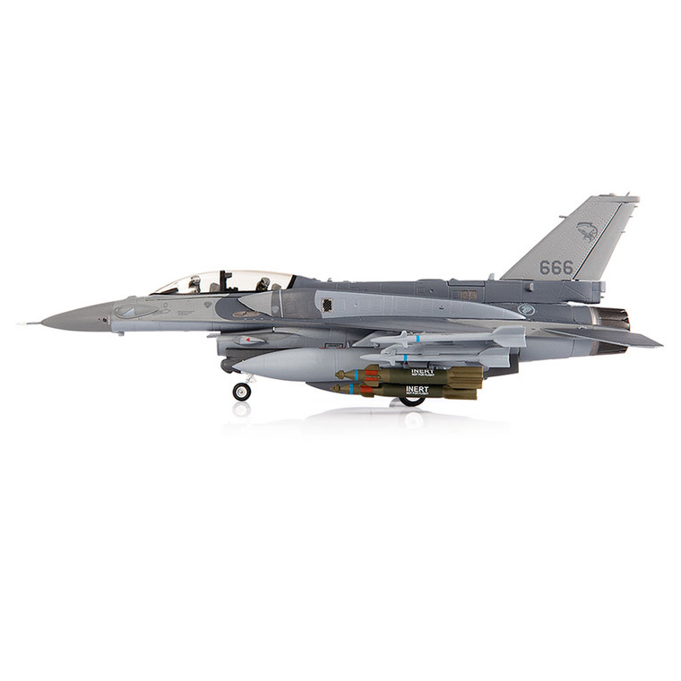 JC Wings F-16D Fighting Falcon Republic of Singapore Air Force, 145th Fighter Squadron, 2015 JCW-72-F16-019 1:72