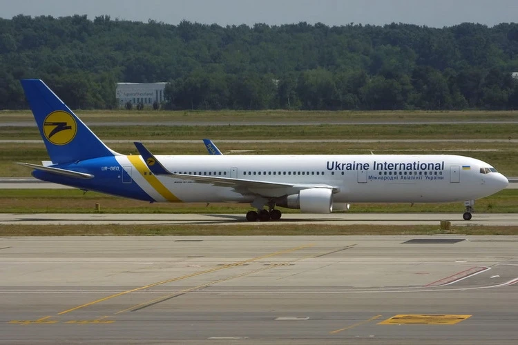 Phoenix Models Ukraine International Airlines B767-300ER UR-GED PH4AUI2448 1:400