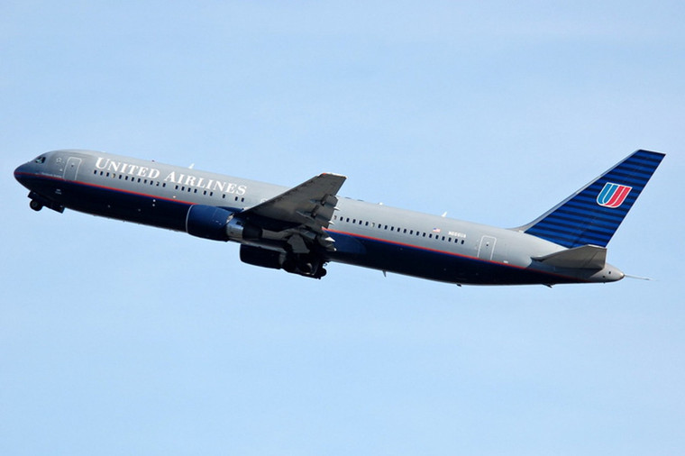 Phoenix Models United Airlines Boeing 767-300ER N666UA PH04558 1:400