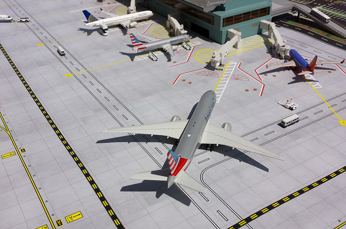 展示品 GEMINI 1:400 空港建物 型番GJARPTB ① 1:400 Airport Jets 1