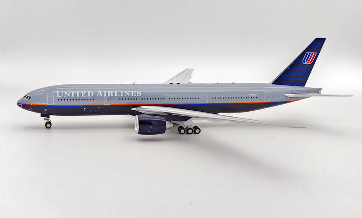 Inflight200 UNITED GREY TOP 777-200 N786UA with stand IF772UA1123