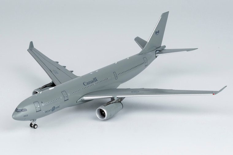 NG Models Canadian Air Force CC-330 Husky 330003 61068 1:400