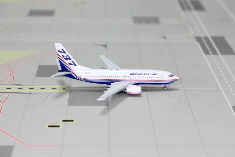 Panda Models Boeing Company B737-7H4 N737X 52334 1:400
