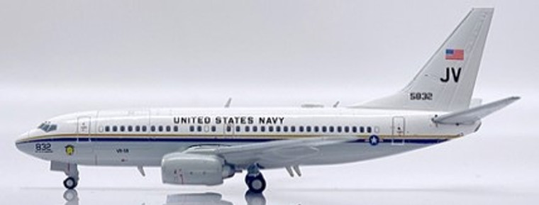 JC Wings US Navy Boeing C-40A Clipper "Sunseekers" Reg: 165832 With Antenna XX40076 1:400