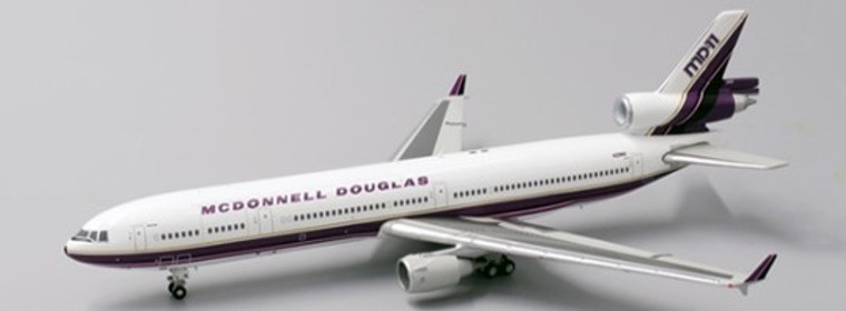 JC Wings House Color McDonnell Douglas MD-11 Reg: N211MD With Antenna LH4076 1:400