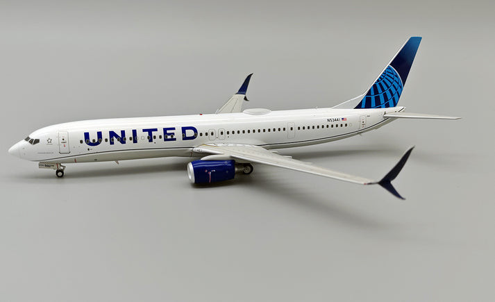 Inflight200 United Airlines Boeing 737-924/ER N53441 with stand