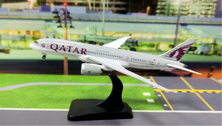 Aviation400 Qatar Airways Boeing 787-8 Dreamliner "25 Years Of Excellence" Reg: A7-BCB AV4261 1:400