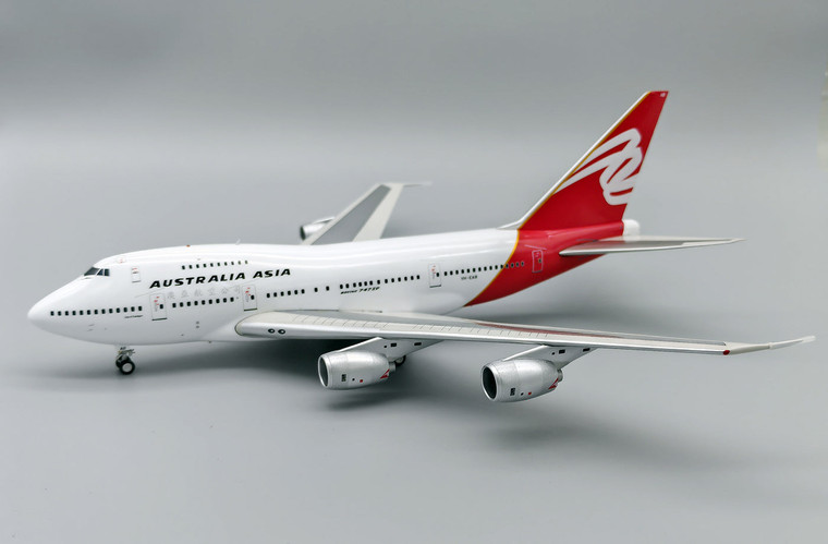 Inflight200 Qantas Boeing 747SP-38 VH-EAB with stand IF747SPQF1124R 1:200