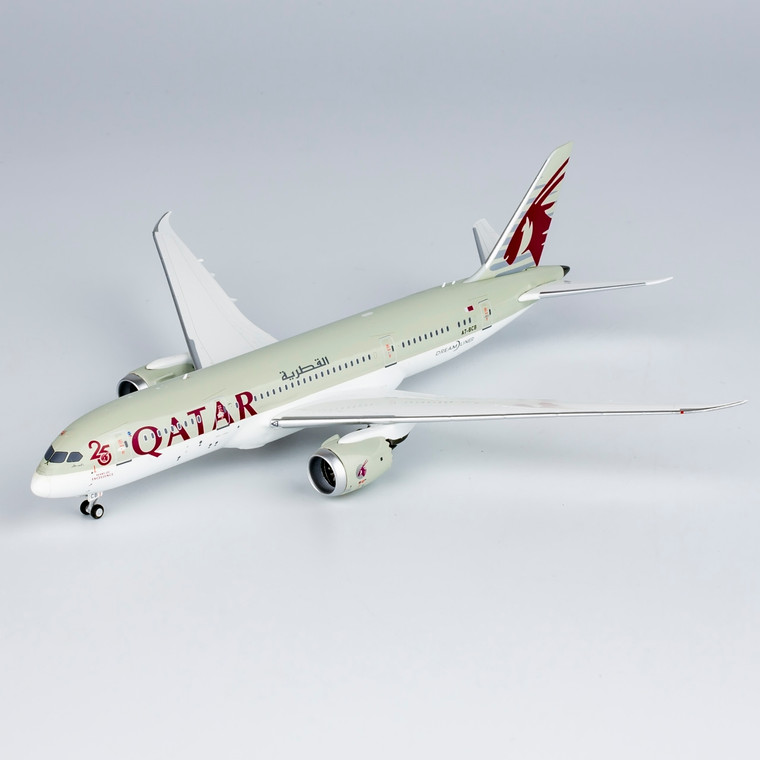 Qatar Airways 787-8 Dreamliner with 25th anniversary sticker A7-BCB 59011 1:400
