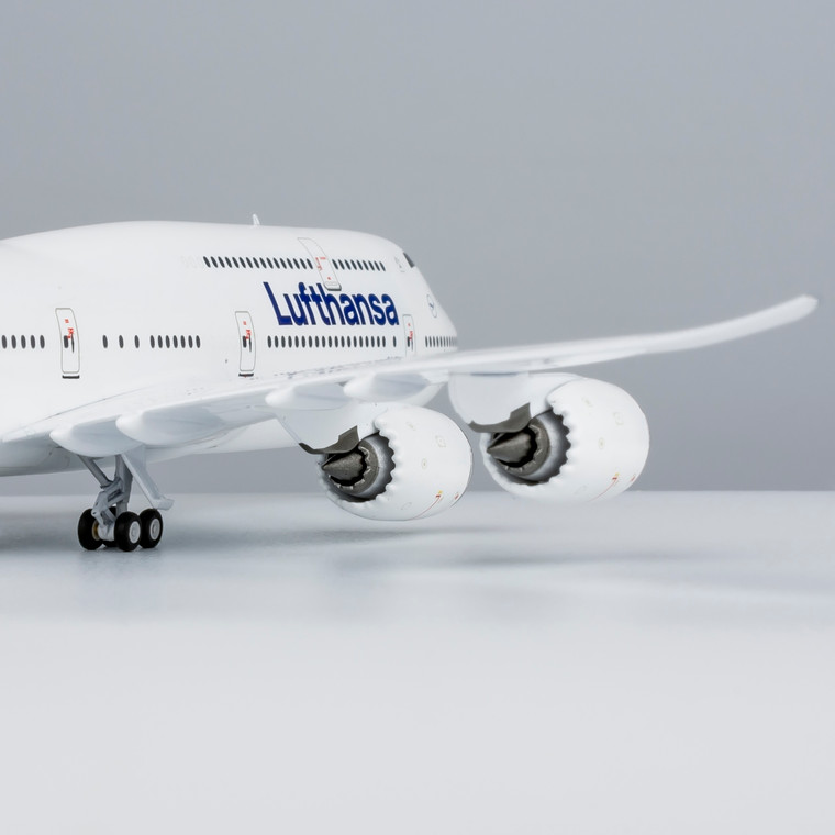 NG Models Lufthansa 747-8 n/c D-ABYC 78028 1:400