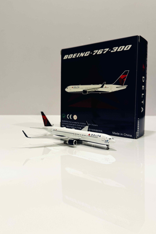 Panda Models Delta Air Lines Commemorating the 80th anniversary of