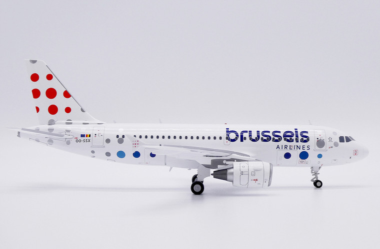 JC Wings Brussels Airlines Airbus A319 Reg: OO-SSX With Stand