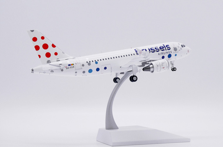 JC Wings Brussels Airlines Airbus A319 Reg: OO-SSX With Stand
