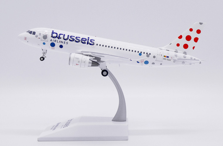 JC Wings Brussels Airlines Airbus A319 Reg: OO-SSX With Stand