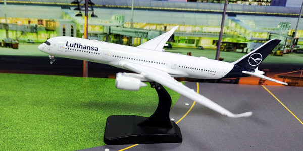 Lufthansa Airbus A350-941 D-AIXO detachable gear AV4265 1:400 Lufthansa Airbus A350-941 D-AIXO detachable gear AV4265 1:400