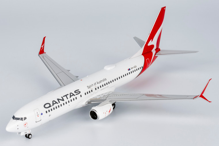 Qantas 737-800/w with scimitar winglets; new colors with stand VH-VZU 08026 1:200