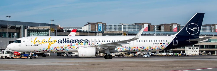 JC Wings Lufthansa Airbus A321NEO "Help Alliance" Reg: D-AIEP With Stand XX20749 Scale 1:200