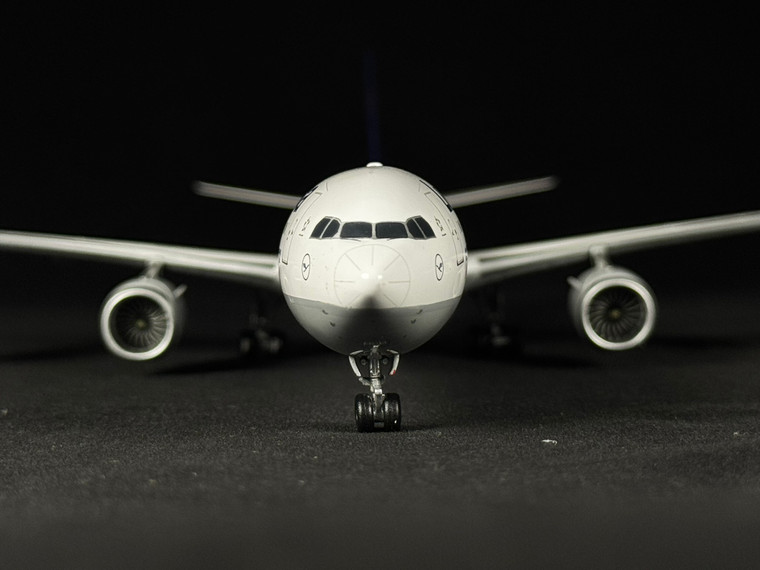 JC Wings Lufthansa A340-600 D-AIHK EW2346007 1:200