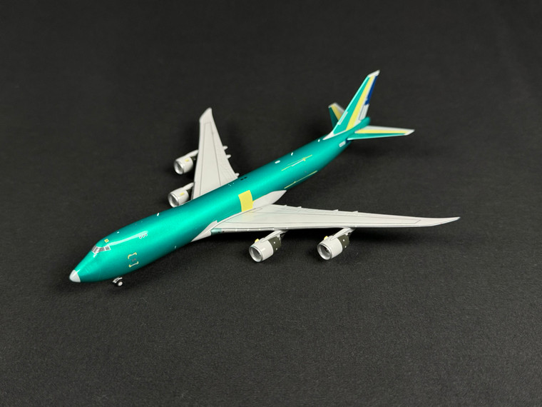 Atlas Air 747-8F N863GT (the last 747 ever built; bare metal colors ULTIMATE COLLECTION) 78012 1:400 (REPAIRED LANDING GEAR)