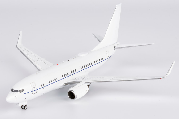 USA - Air Force C-40B (737-700 BBJ) 02-0042 white fuselage with stand 05008 1:200