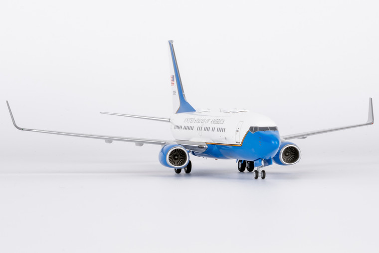 USA - Air Force C-40B (737-700 BBJ) 01-0015 with stand 05016 1:200