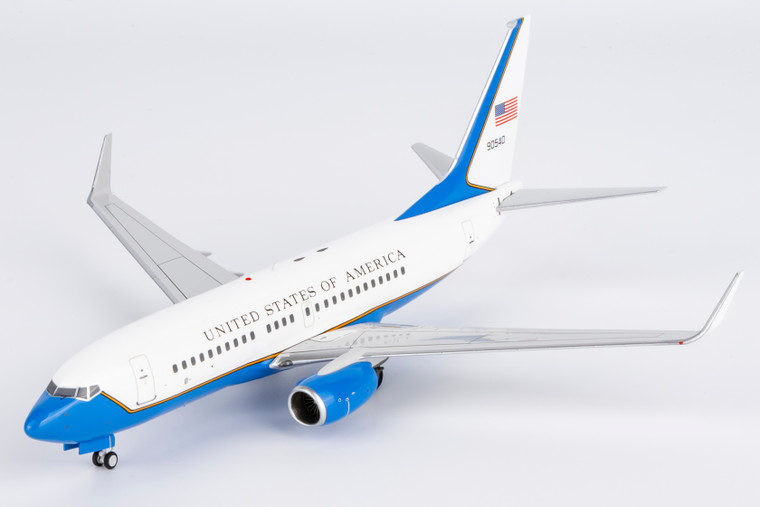 USA - Air Force C-40C (737-700 BBJ) 09-0540 with stand 05017 1:200